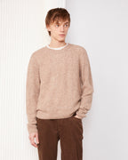 Officine Générale – Pull Marco - Beige Chiné - Homme, pull en maille beige porté par un mannequin, vue de face