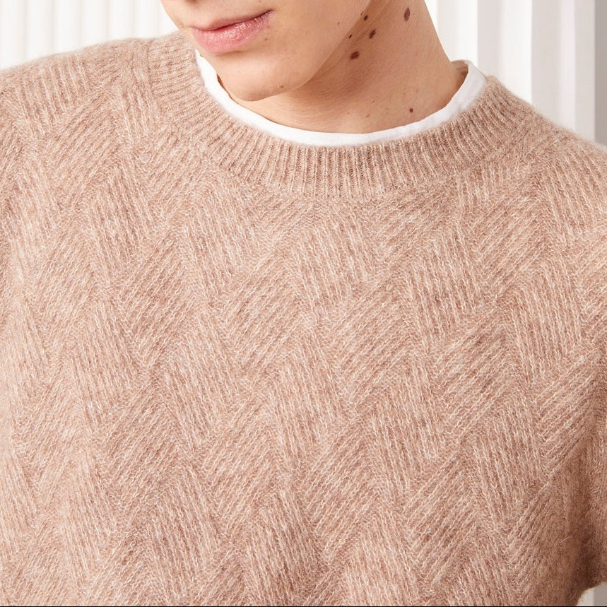 Officine Générale – Pull Marco - Beige Chiné - Homme, pull en maille beige porté par un mannequin homme, vue de face