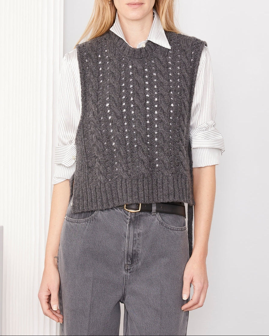 Officine Générale – Top Loudia - Gris Moyen - Femme, mannequin femme portant un pull sans manches gris en maille