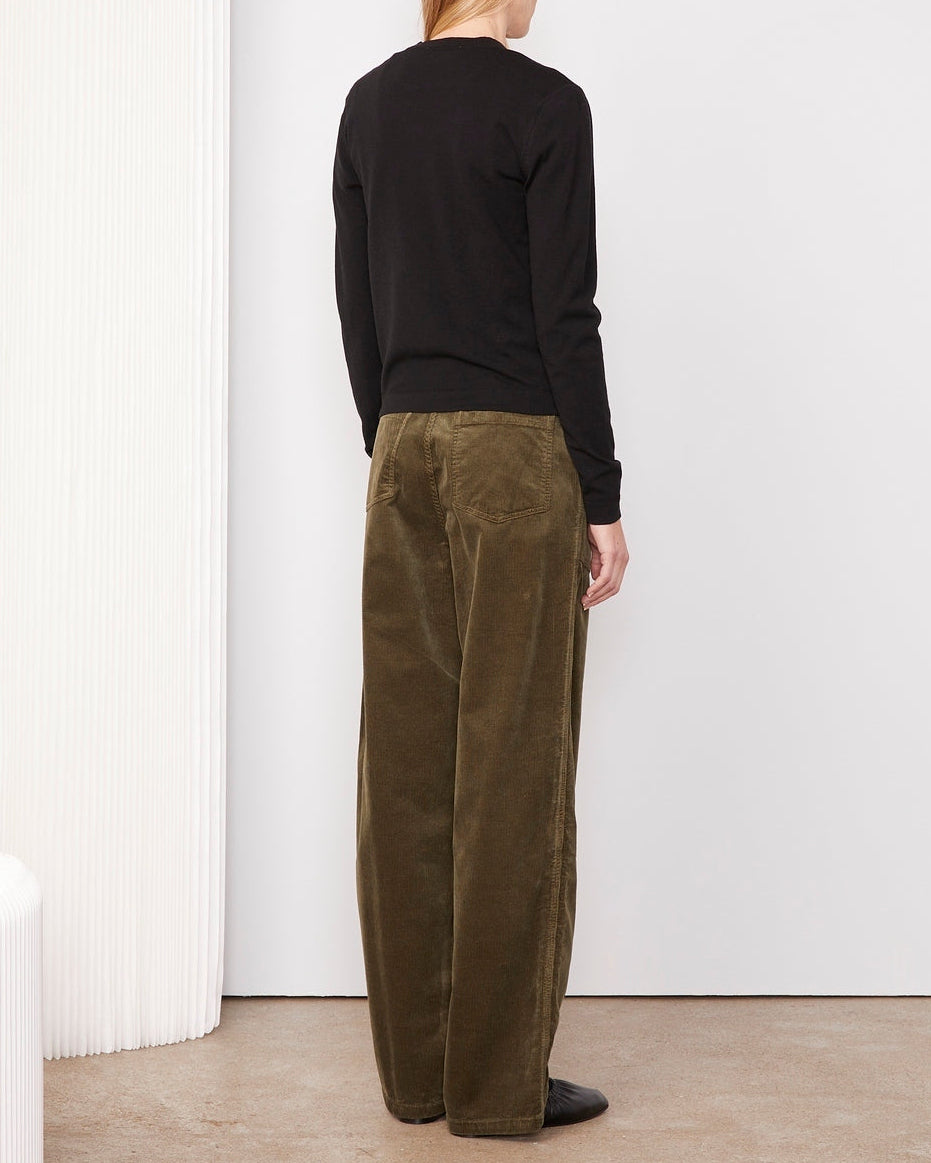 Officine Générale – Pull Isabelle - Noir - Femme, mannequin de dos portant un pull noir et un pantalon large marron