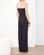 Officine Générale – Pantalon Josy - Bleu Marine - Femme, combinaison bustier noire portée de dos par un mannequin femme