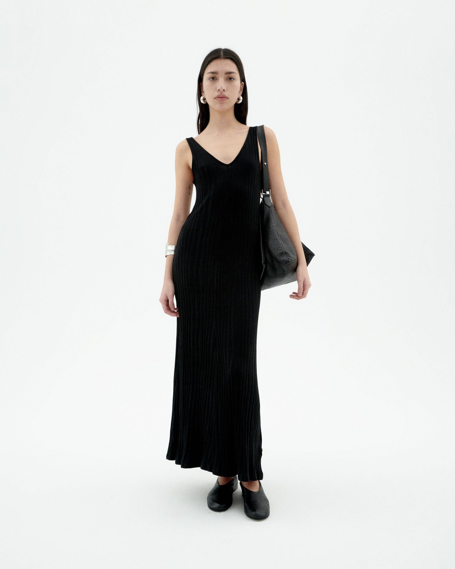 Vestido punto negro Sade sostenible-1