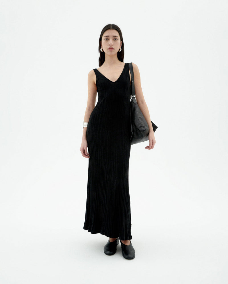 Vestido negro punto Sade sostenible-1
