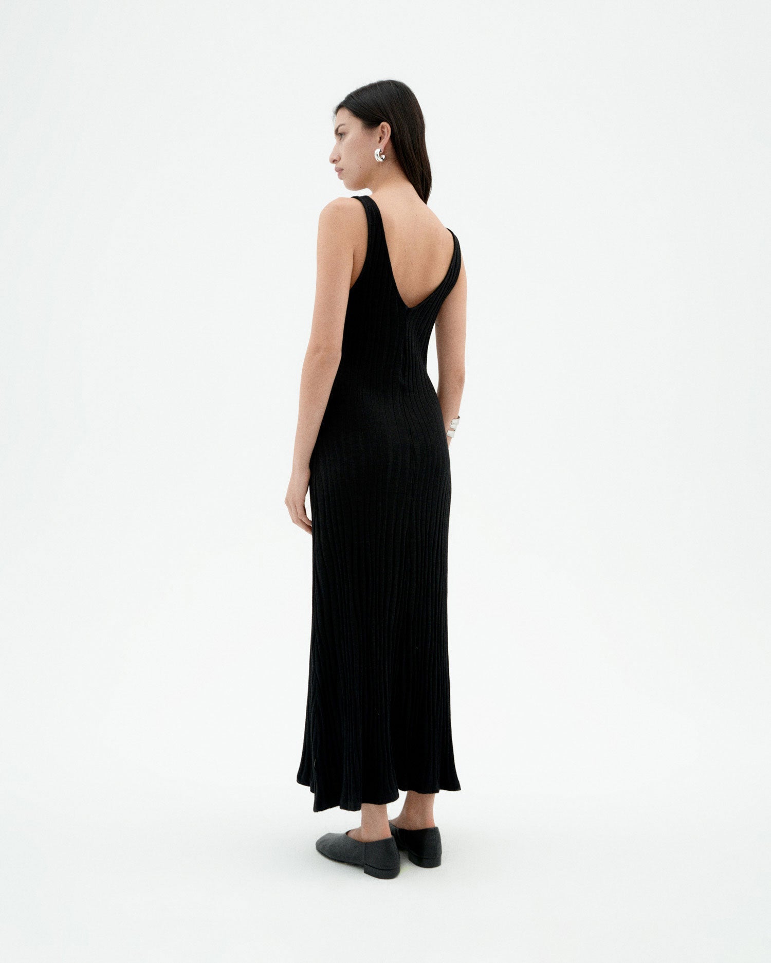 Vestido punto negro Sade sostenible-2