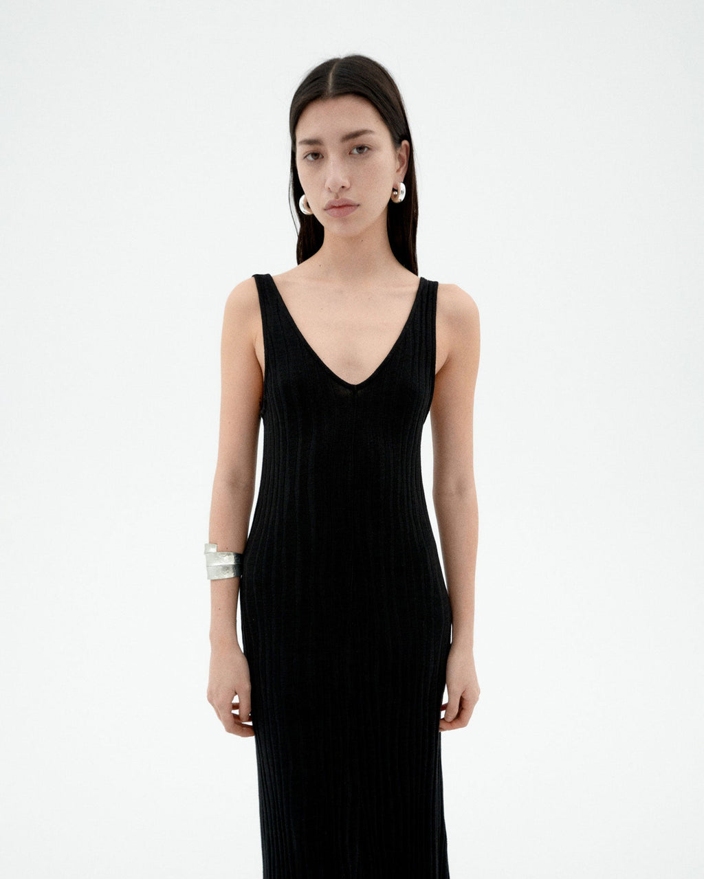 Vestido punto negro Sade sostenible-3