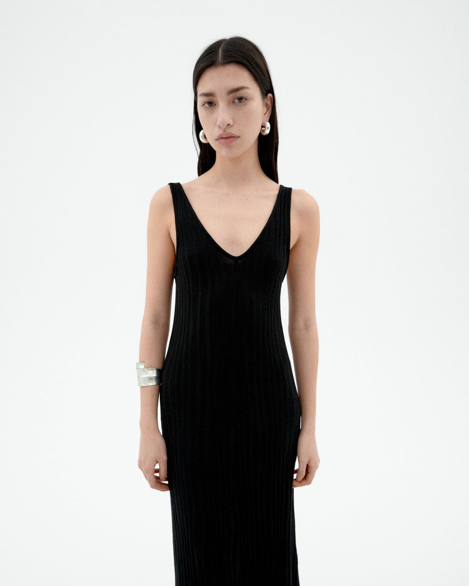 Vestido punto negro Sade sostenible-3