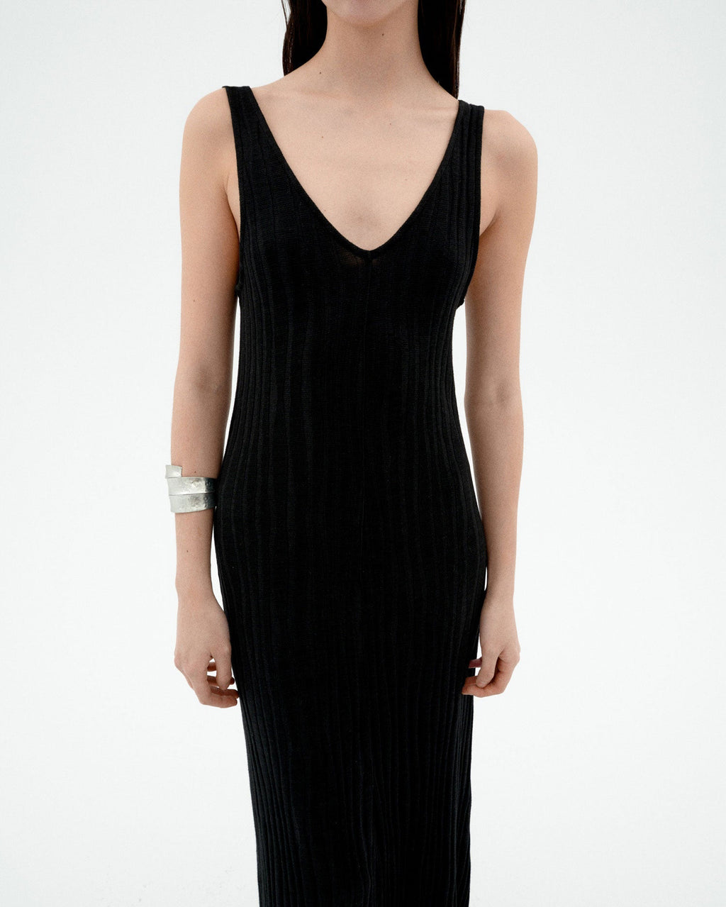 Vestido punto negro Sade sostenible-4