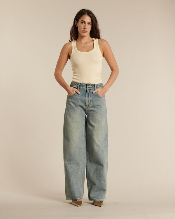 Women's jeans in faded blue denim, wide, straight cut with a fluid drape, designed in cotton for optimal comfort and a casual style.