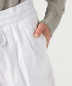 Double-Pleated Walking Shorts - White - Women