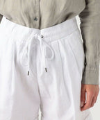 Double-Pleated Walking Shorts - White - Women