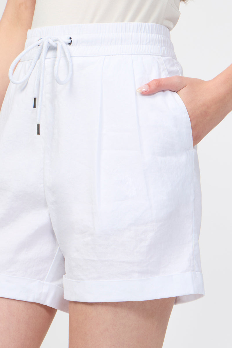 Double-Pleated Walking Shorts - White - Women