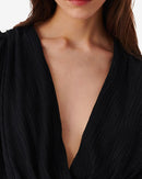 Top Raccourci À Plis Col V Amili - Black