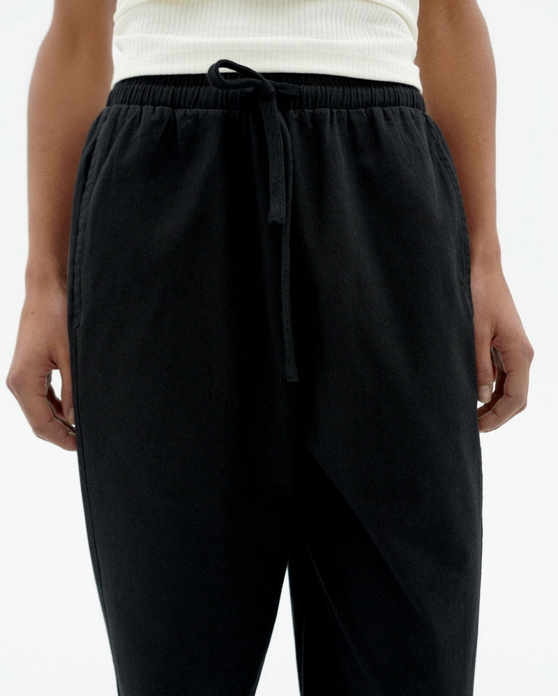 Pantalón negro Esther sostenible-3