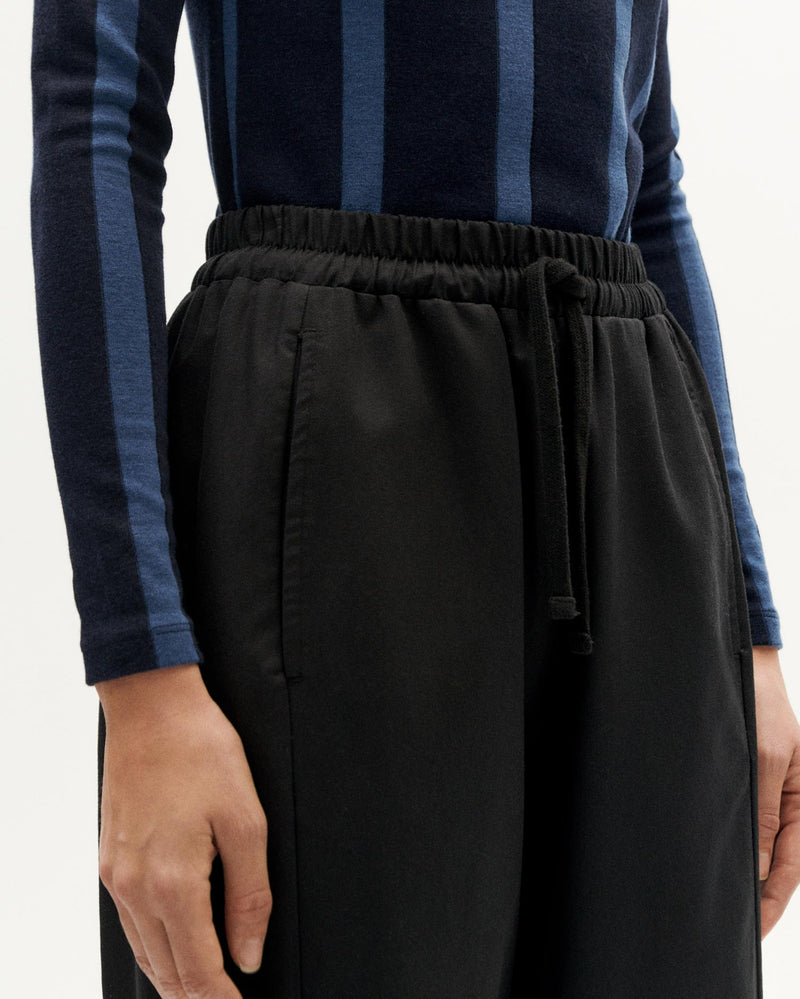 Pantalón negro Esther sostenible-3