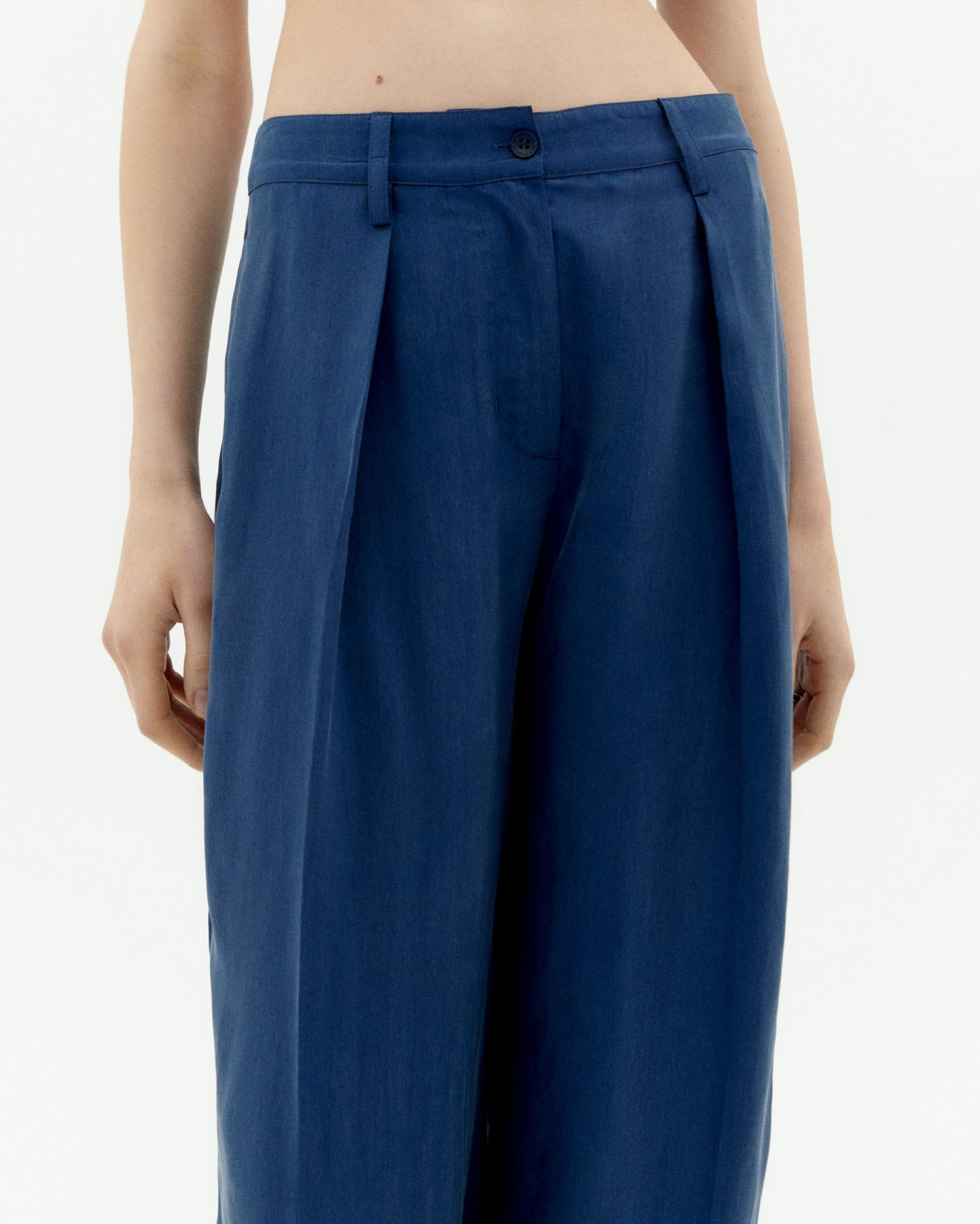 Pantalón azul cupro Cirila sostenible-3