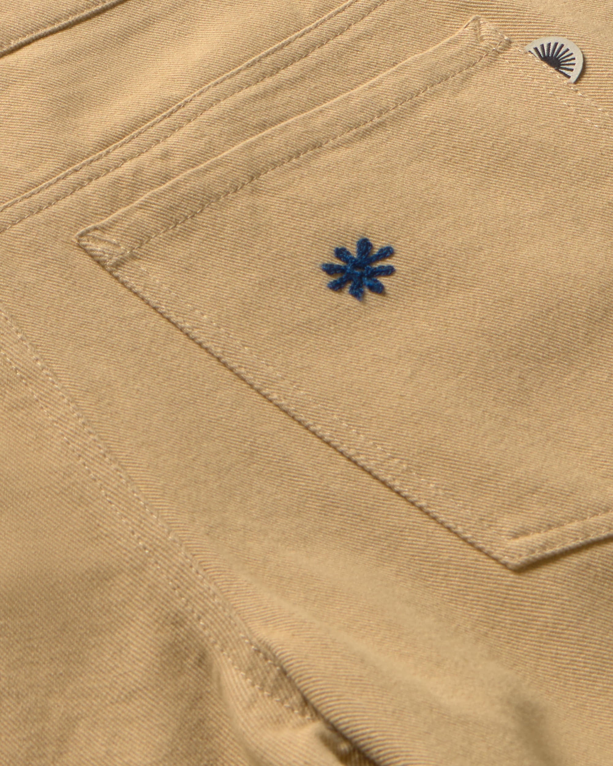 Pantalón beige sol chain Hedda sostenible - silueta 2