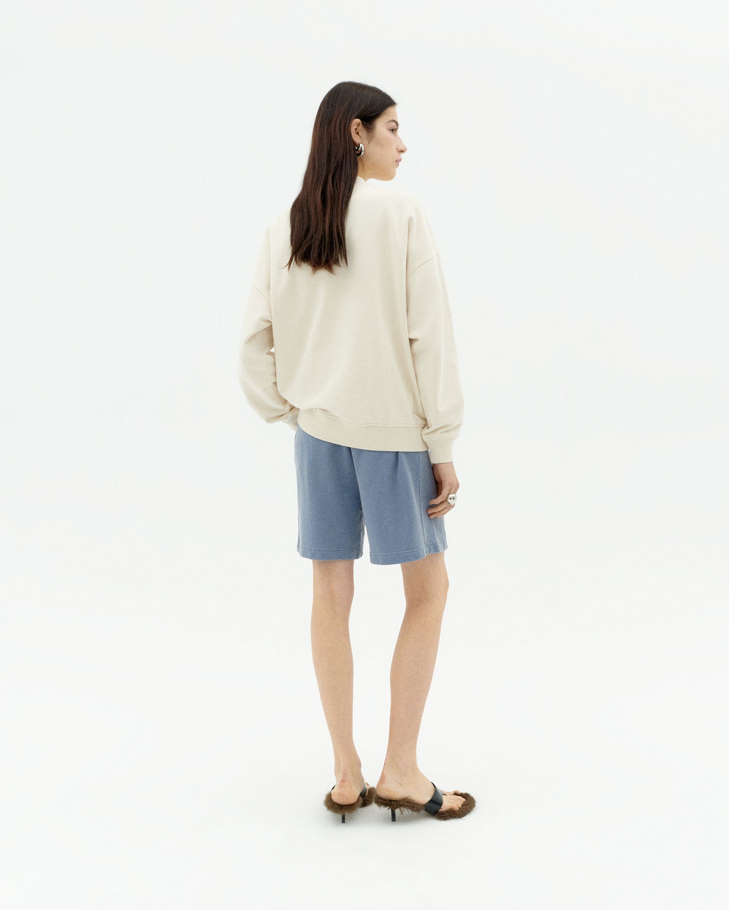 Sudadera blanca blurry flower Jimena sostenible-4
