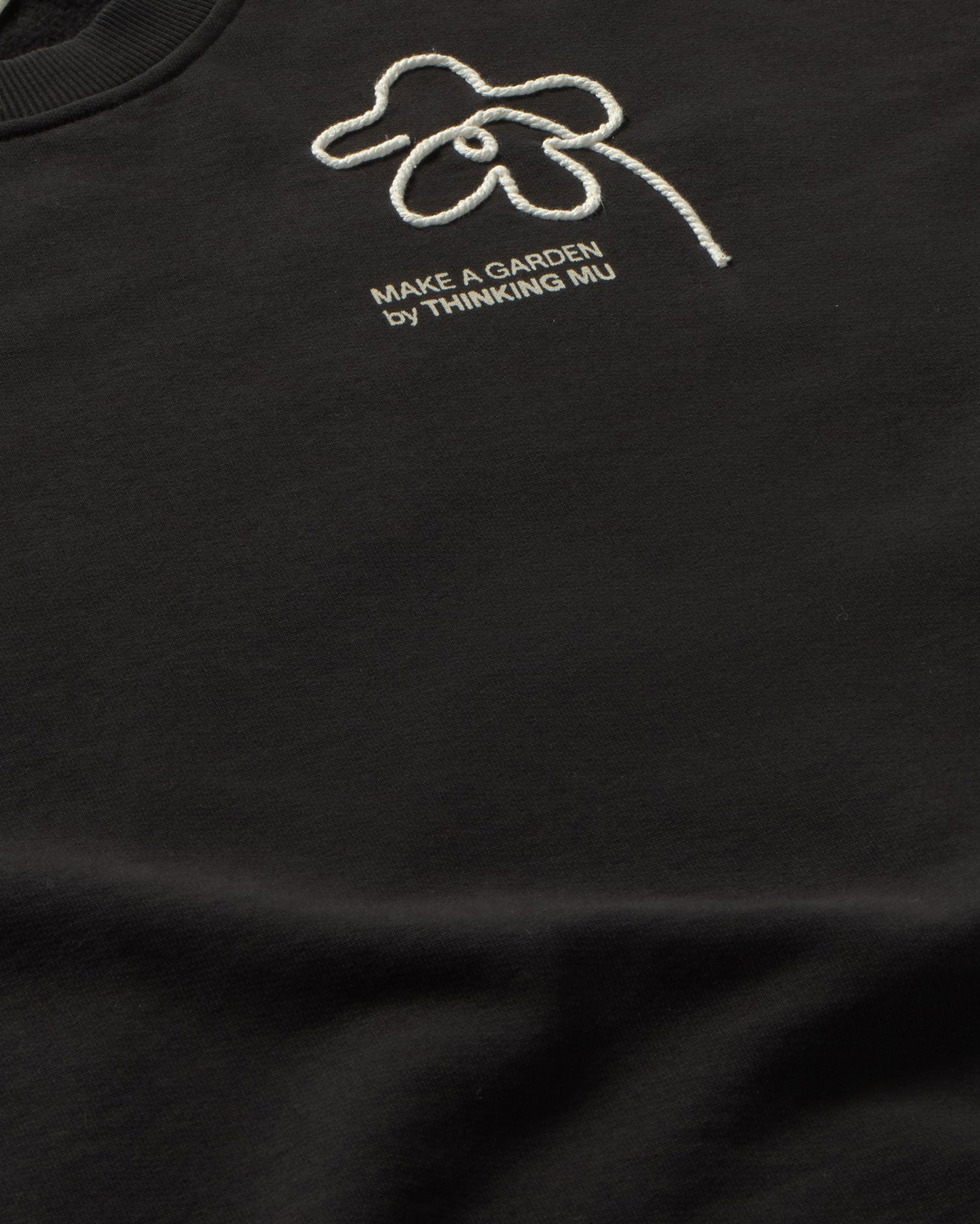Sudadera oversize bordada a mano flower Jimena sostenible silueta - 2
