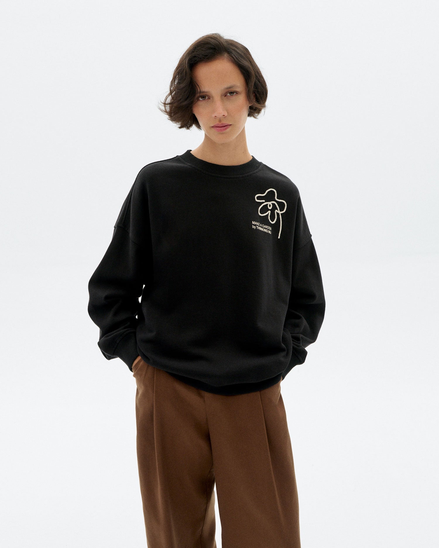 Sudadera oversize bordada a mano flower Jimena sostenible - 1