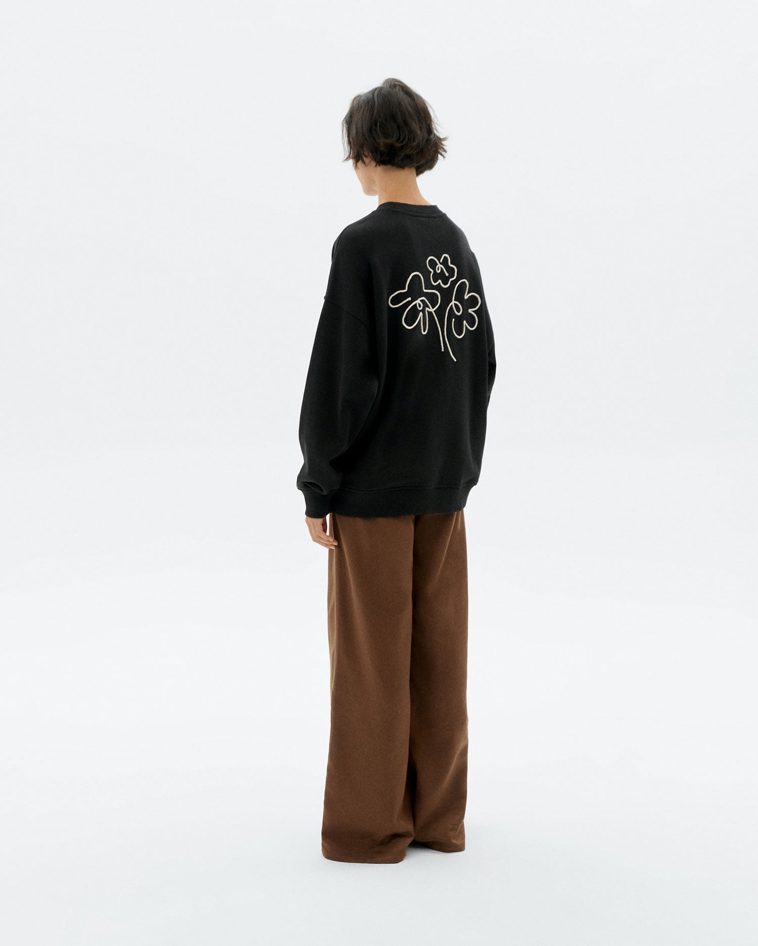Sudadera oversize bordada a mano flower Jimena sostenible - 4