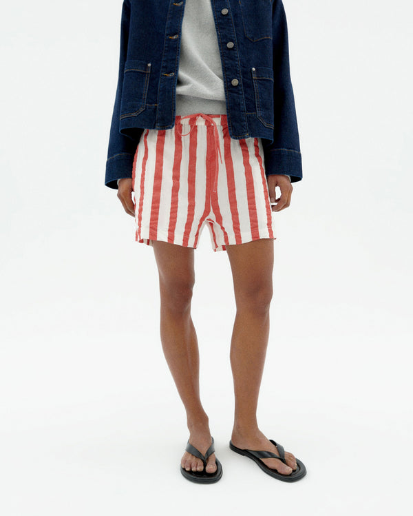 Geranio sostenible-1 red striped shorts