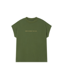 Camiseta verde Here comes the sun sostenible  - silueta
