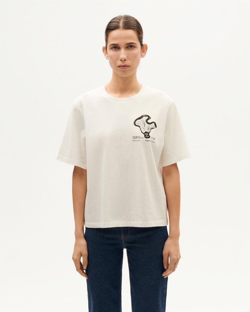 Camiseta blanca funghi Lucia sostenible-1