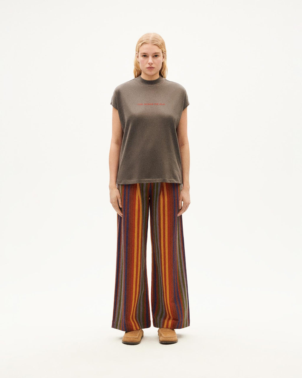 Camiseta gris Here comes the sun Volta sostenible-2