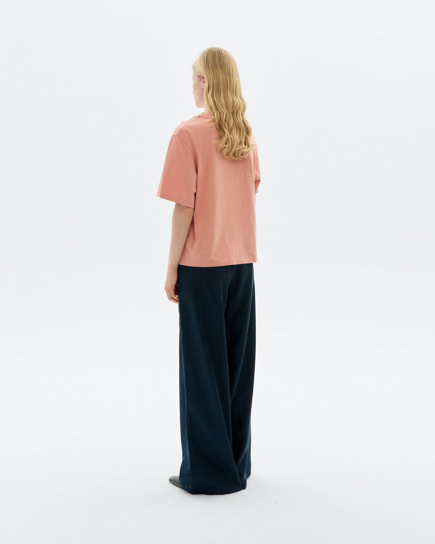 Camiseta rosa bordada a mano flower Lucia sostenible - 4