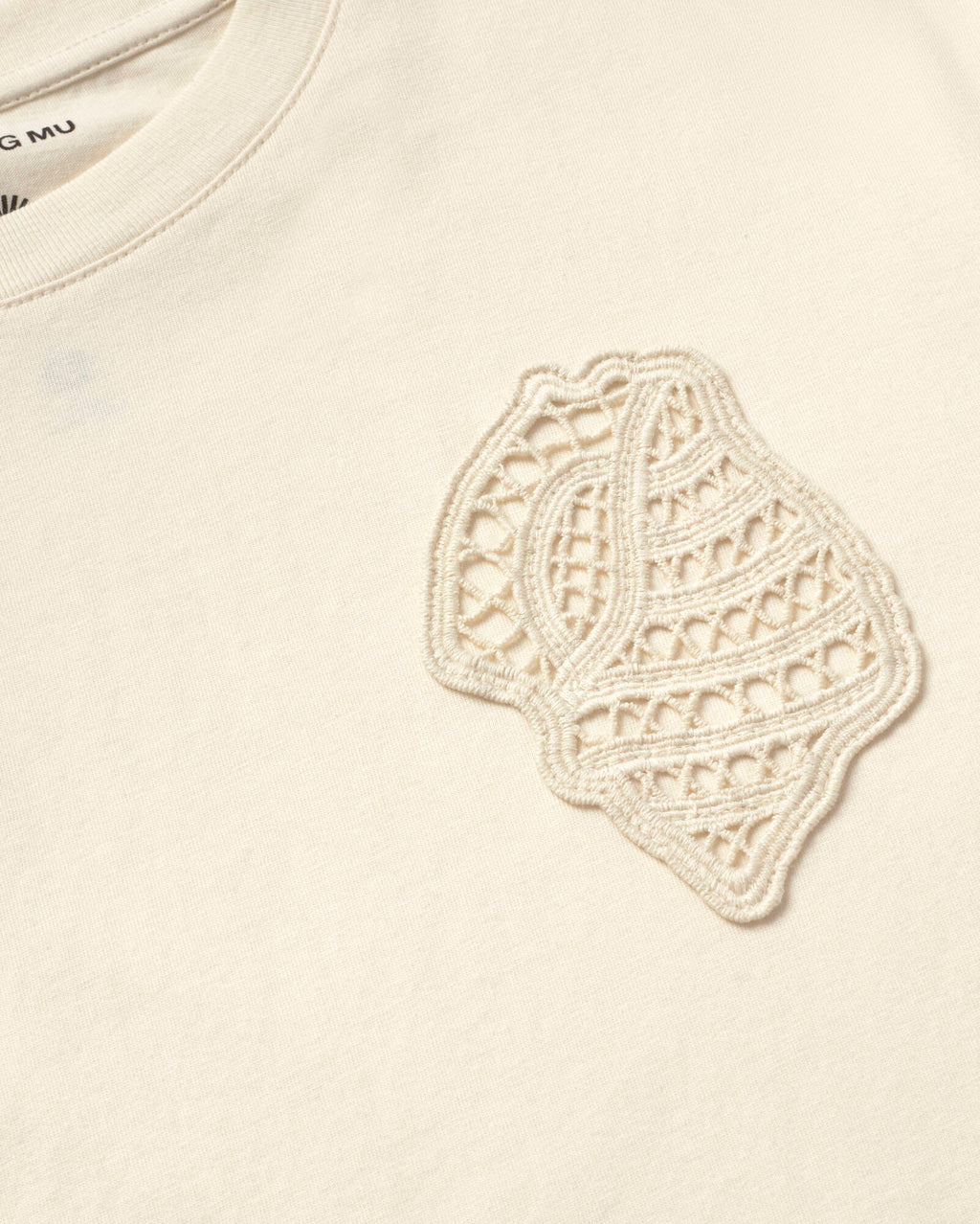 Camiseta patch bordado shell Lucia sostenible silueta - 2