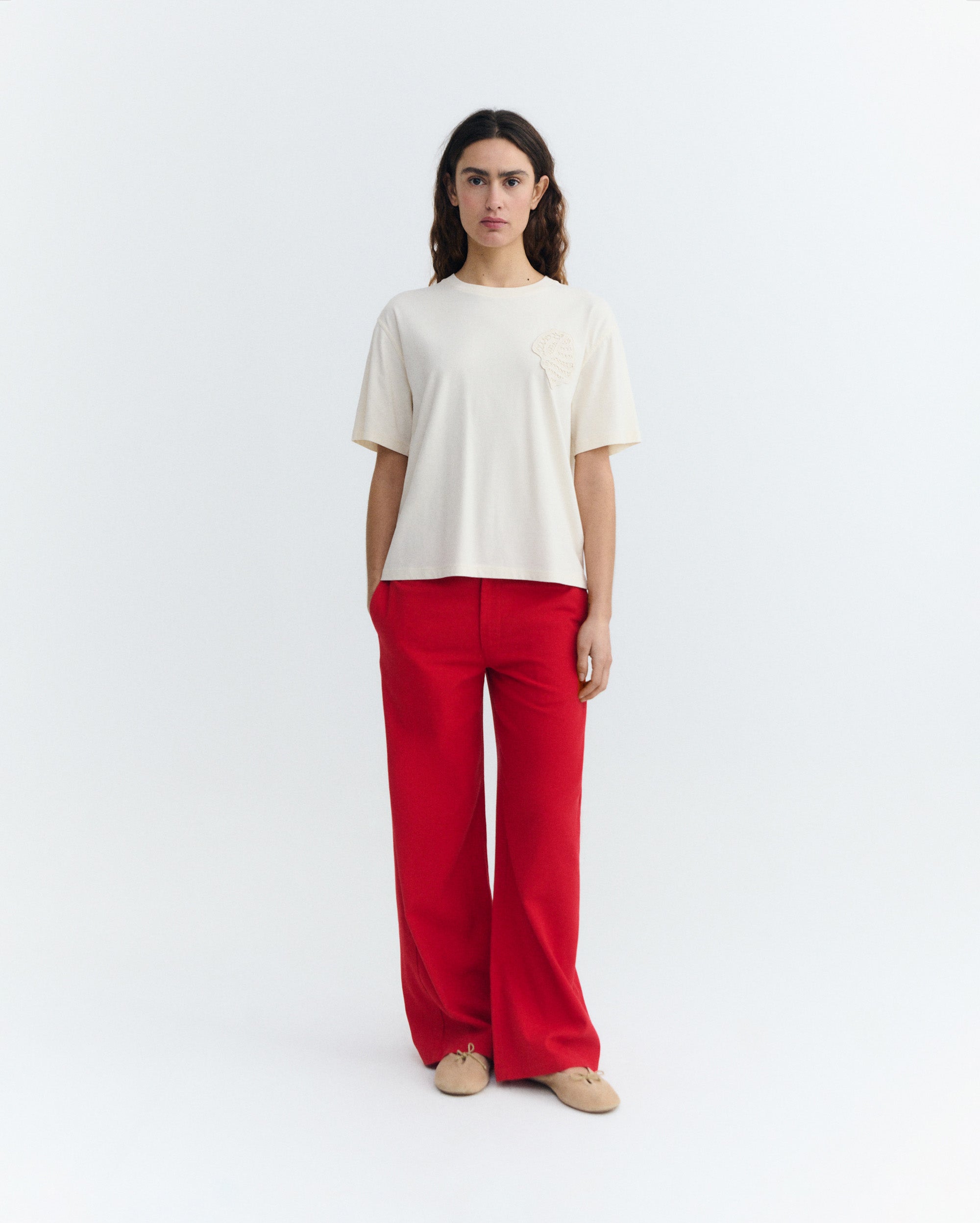 Camiseta patch bordado shell Lucia sostenible - 4