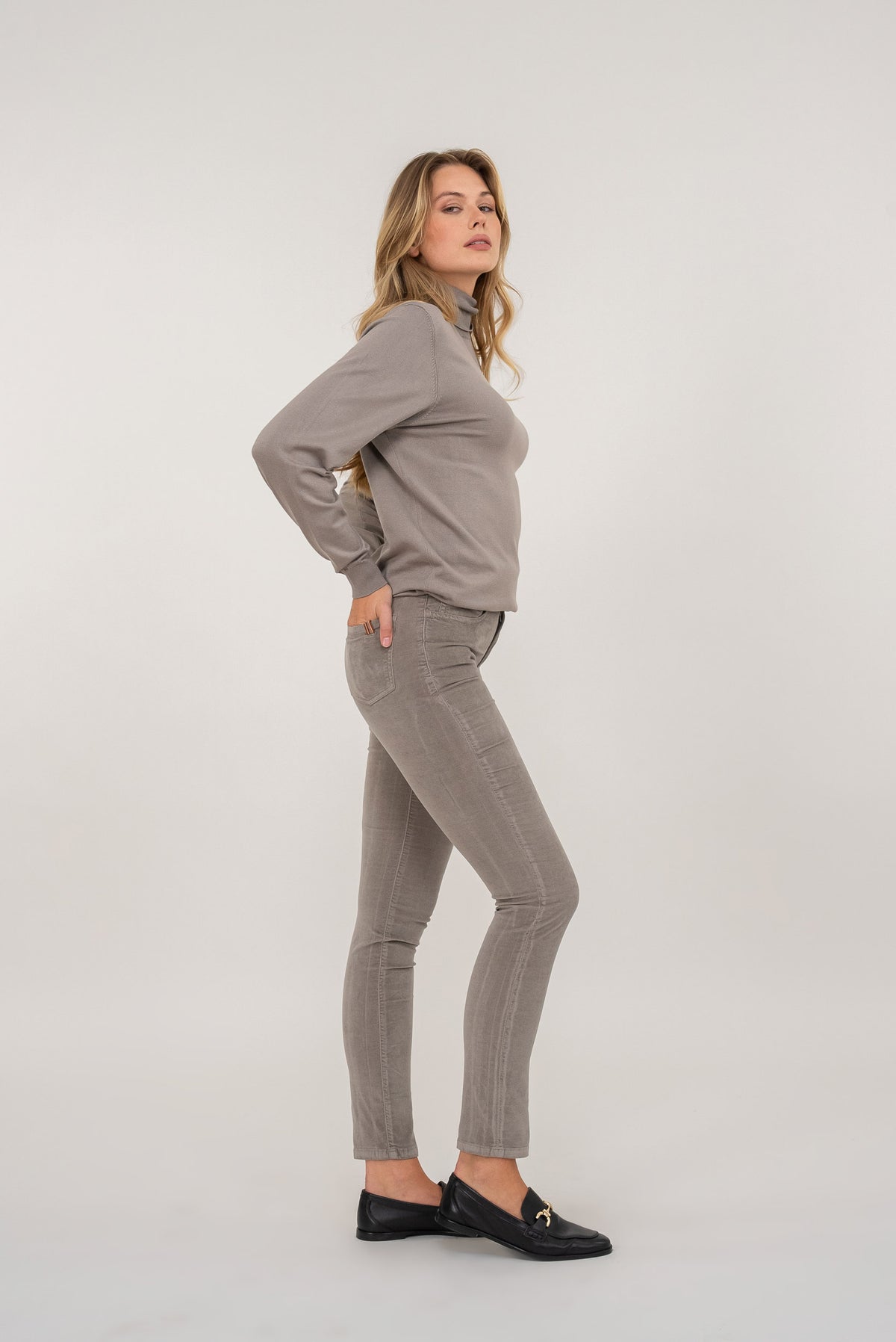 Pantalón ajustado Bamboo de terciopelo liso - Nube - Mujer
