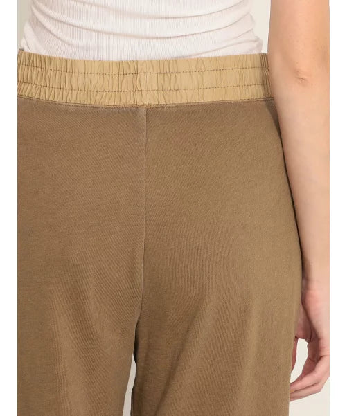 Mid-Length Walking Short - Bronze Pigment - Women