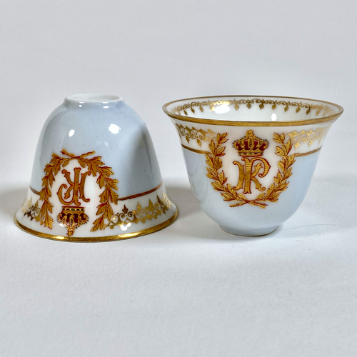 Paire De Tasses En Porcelaine Peintes À La Main Avec Détails En Or 22 Carats, Années 1960 - Pièce Vintage