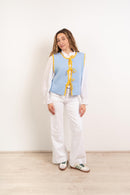 Chaleco de punto celeste y amarillo
