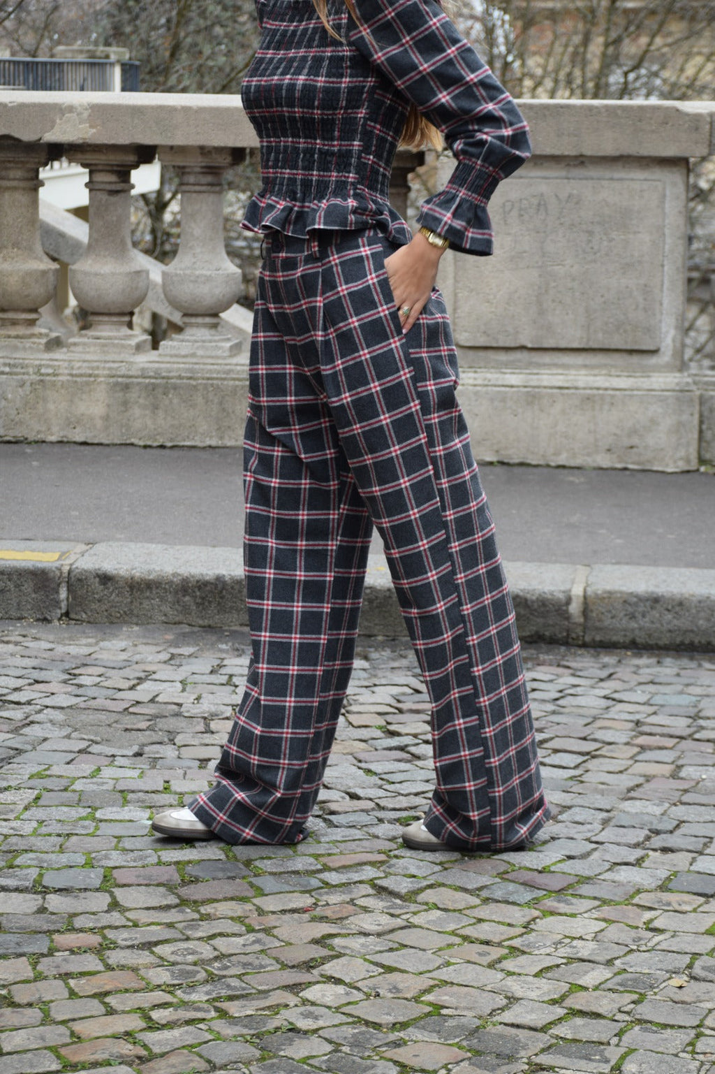 Pantalón Alia Cuadros Gris Y Rojo