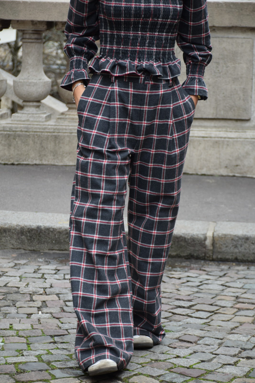 Pantalón Alia Cuadros Gris Y Rojo