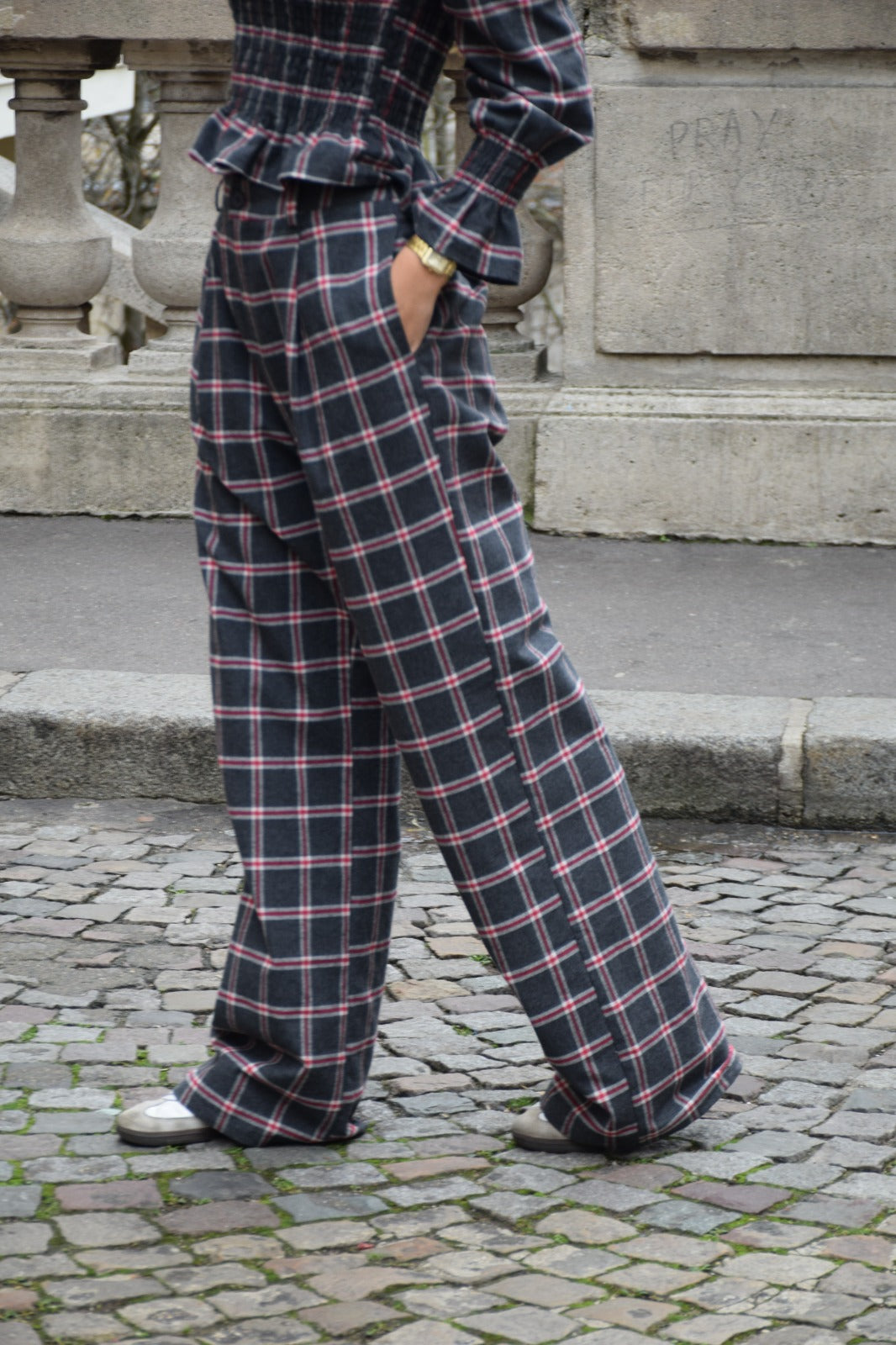 Pantalón Alia Cuadros Gris Y Rojo