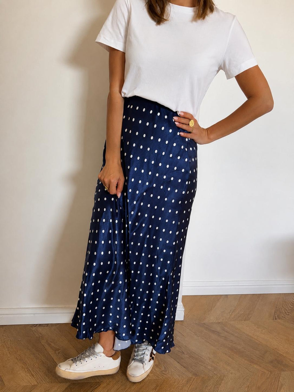 Falda a lunares azul marino