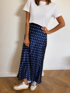 Falda a lunares azul marino