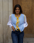 Chaleco de punto celeste y amarillo