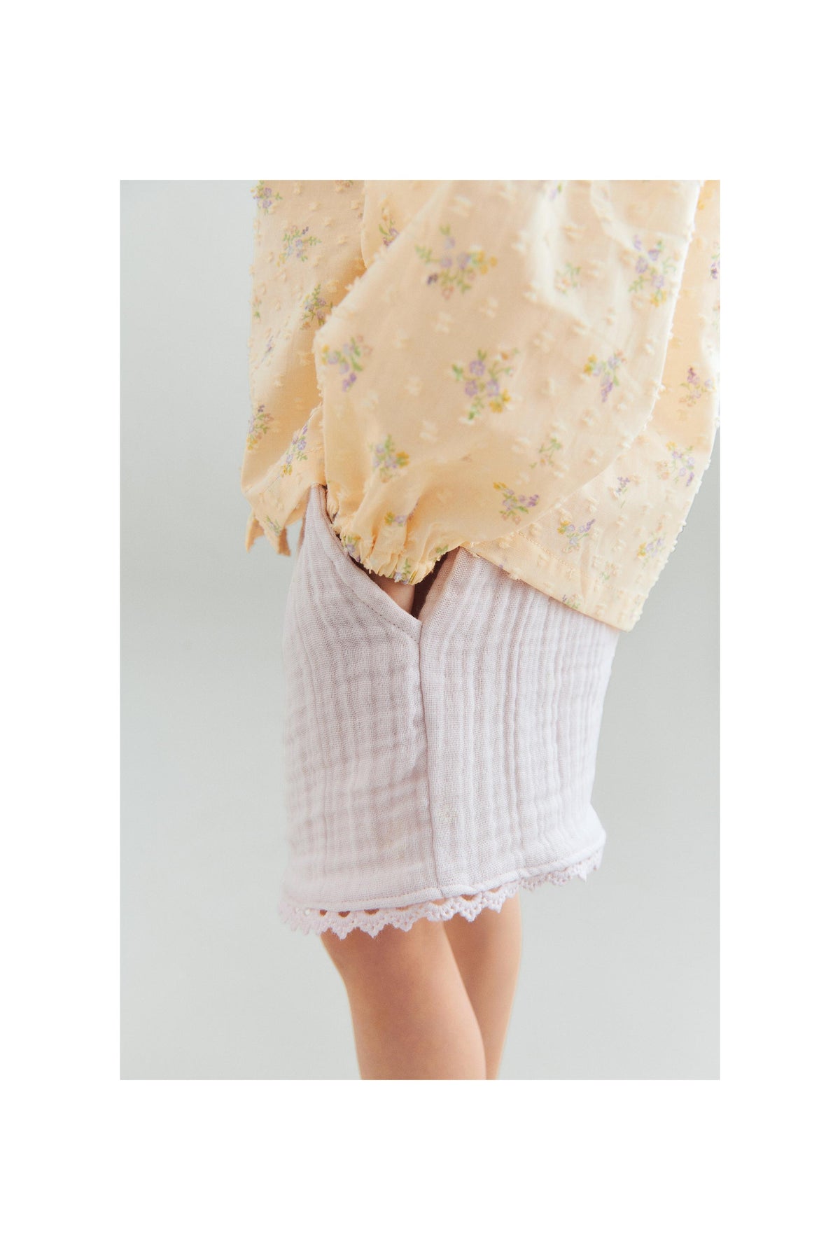 Shorts con pizzo Eileen - Fiori viola chiaro