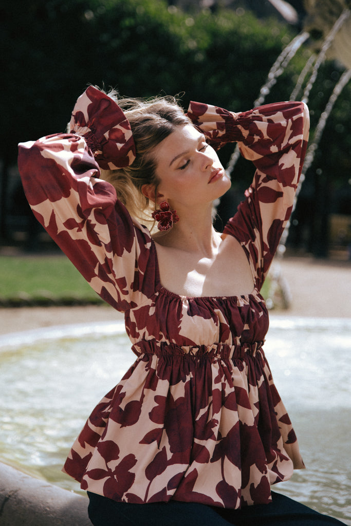 Top con balze e stampa floreale - Rosso