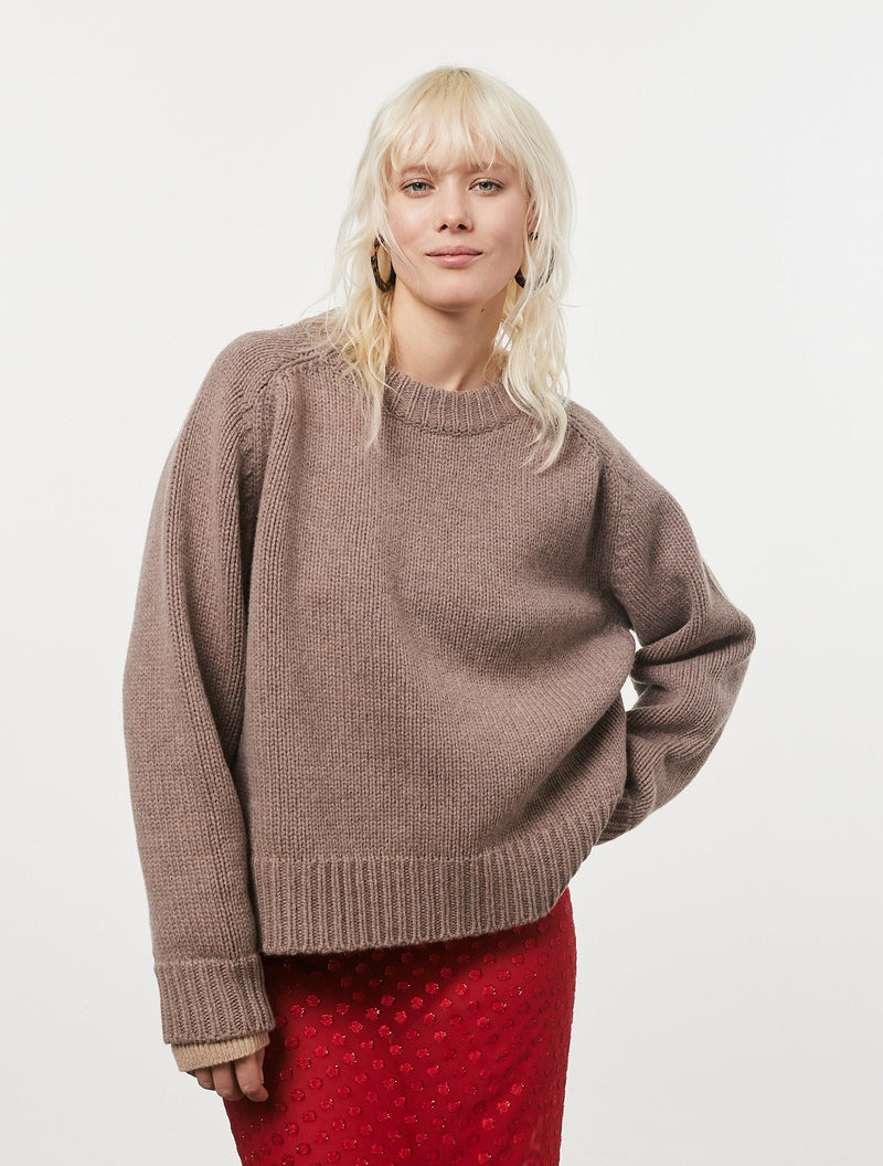 Nikki mesure 1,72m et porte la taille M/L