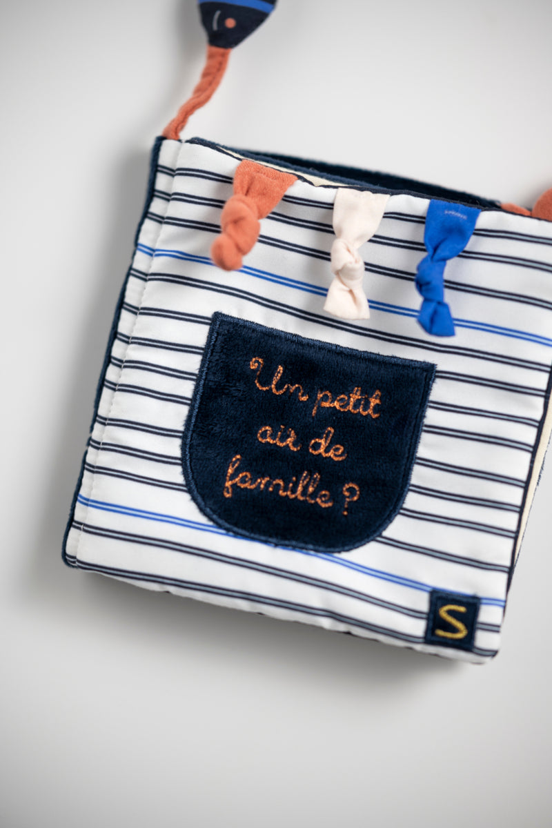 Livre D'Éveil Marinière Avec Détail Poisson