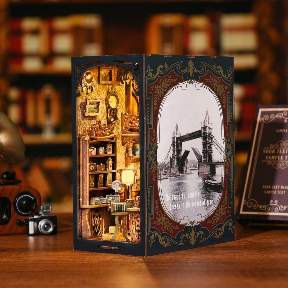 Book Nook - La Chambre Noire