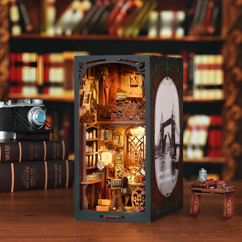 Book Nook - La Chambre Noire