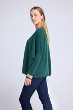 Sweter ponczo z dekoltem V Zancha – butelkowa zieleń – damski