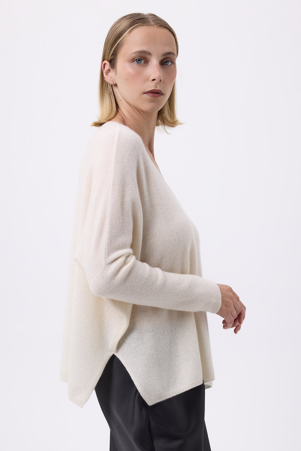 Sweter poncho z dekoltem w serek Zancha - Biały - Kobieta