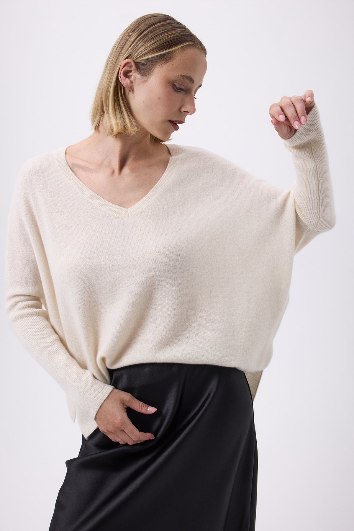 Sweter poncho z dekoltem w serek Zancha - Biały - Kobieta